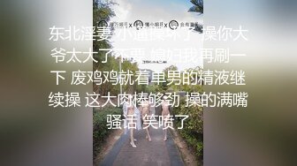 美女更衣室自拍